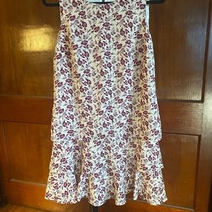 Flowered dress with 3 tiers that falls above knee sz 8
